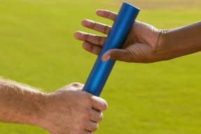 国际足联世界杯2026-网坛折戟足坛告急，穆古鲁扎三连败与皇马教练的悬崖时刻